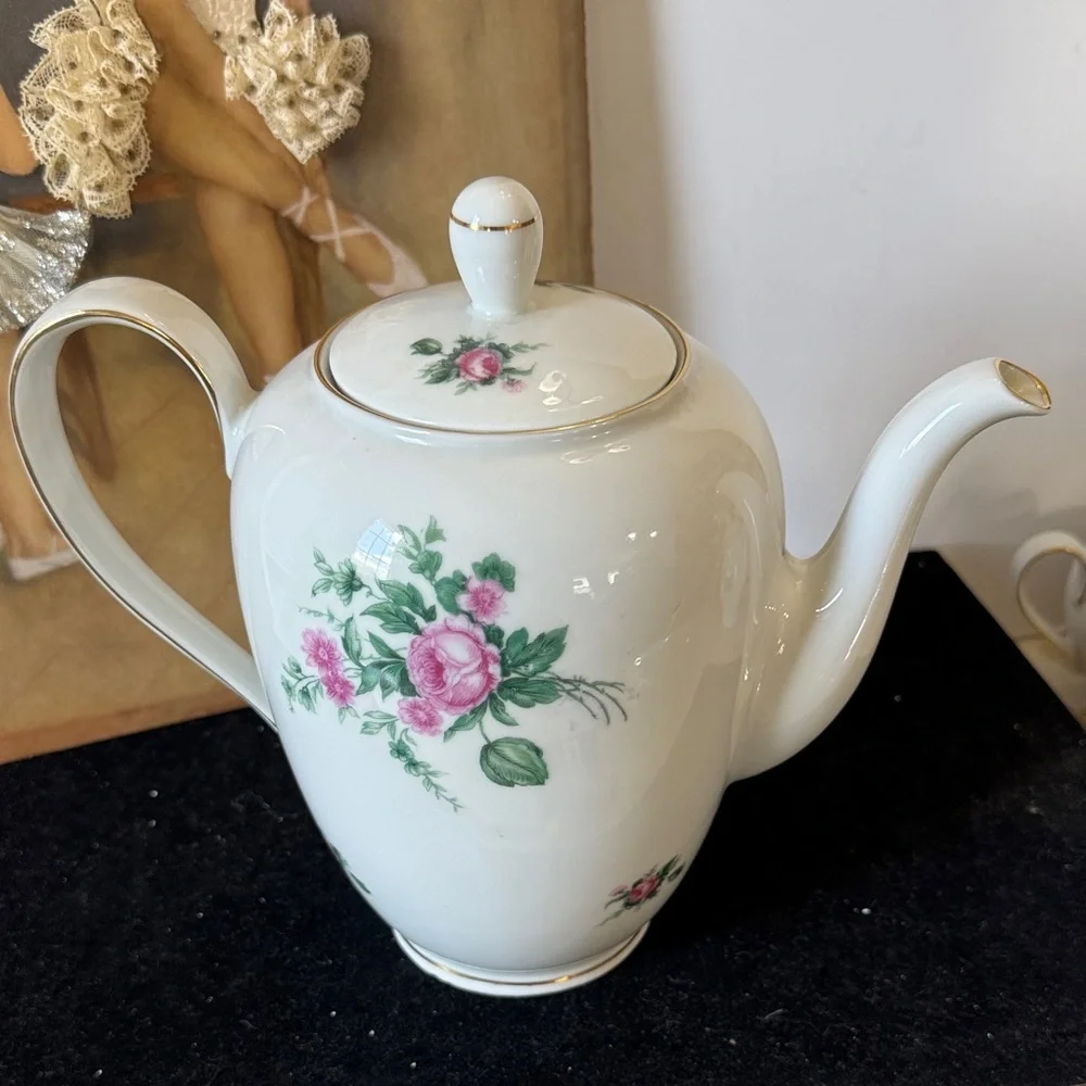 Royal Crown elegant porcelain